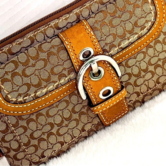 Coach Wristlet Brown Jacquard Signature Two Pockets Buckle Front - Picture 10 of 16